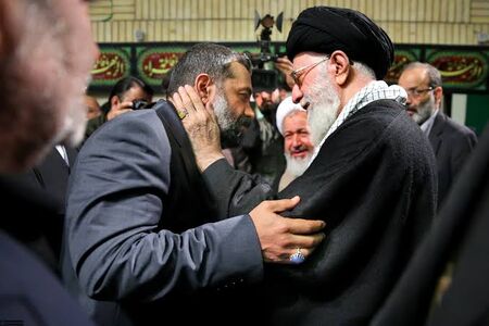 مداحی زیبای "یاران رفتند" از محمود کریمی برای رهبر شهید