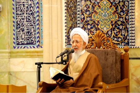 چرا در نماز، باید رو به قبله بایستیم؟