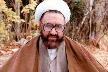پیامبر(ص) چرا قباهای بلند را کوتاه کرد و روی خاک نشست؟