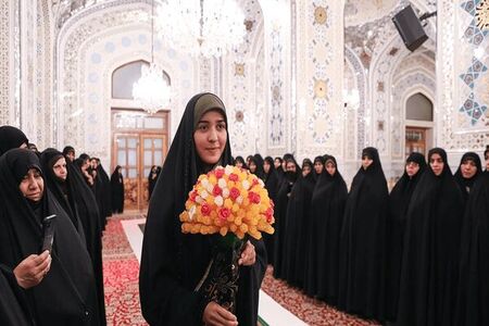آیین بسته‌بندی نبات متبرک در حرم امام رضا(ع)+ تصاویر