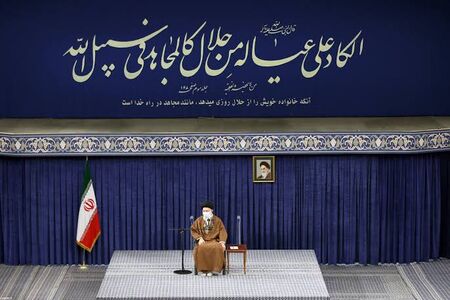 راز گلیم های آبی بیت رهبری فاش شد/ ویدئو